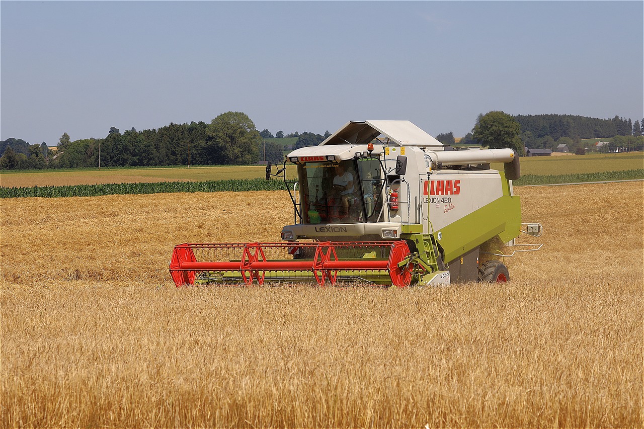 combine-harvester-g517dfc1ad_1280